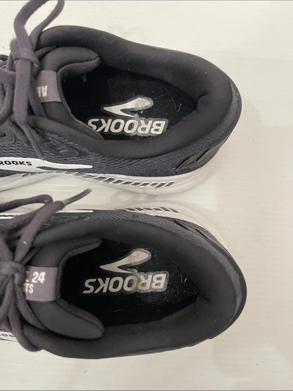 BROOKS GTS ARIEL 24 RUNNING SNEAKERS WOMENS SIZE 8.5